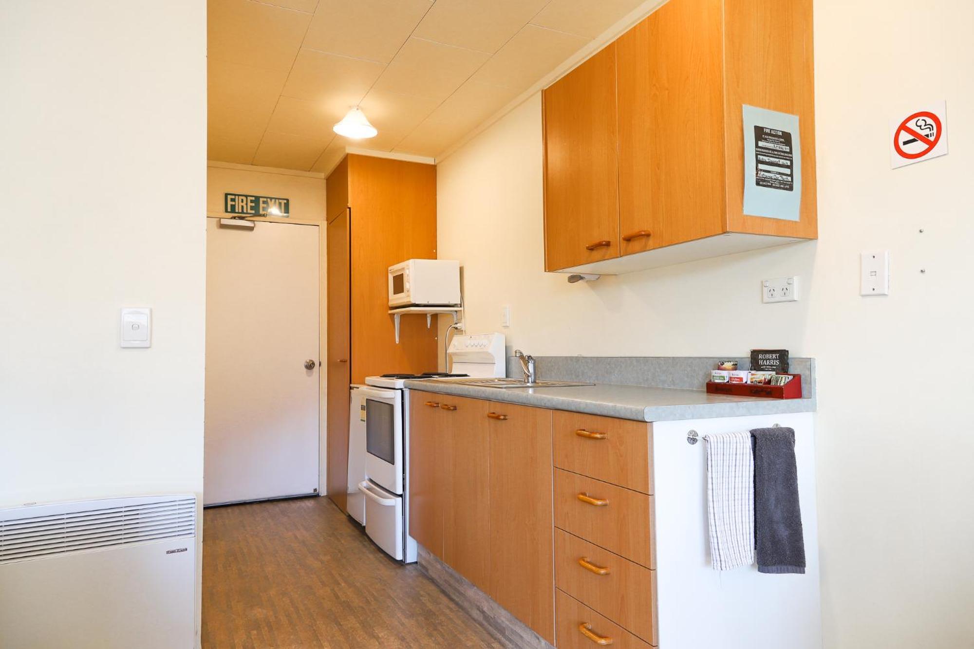 Ride Base Wanaka Apartments Esterno foto