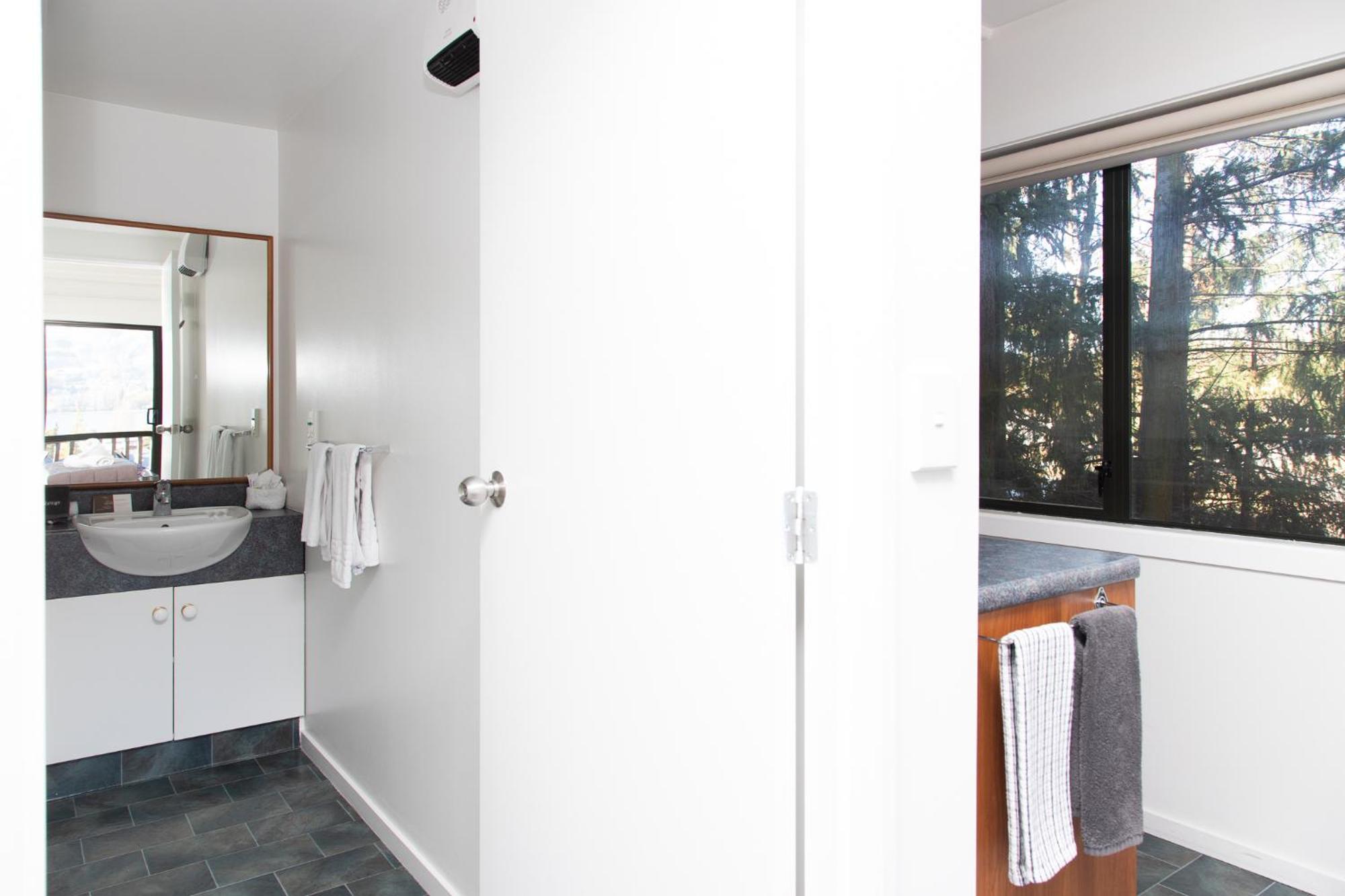 Ride Base Wanaka Apartments Esterno foto