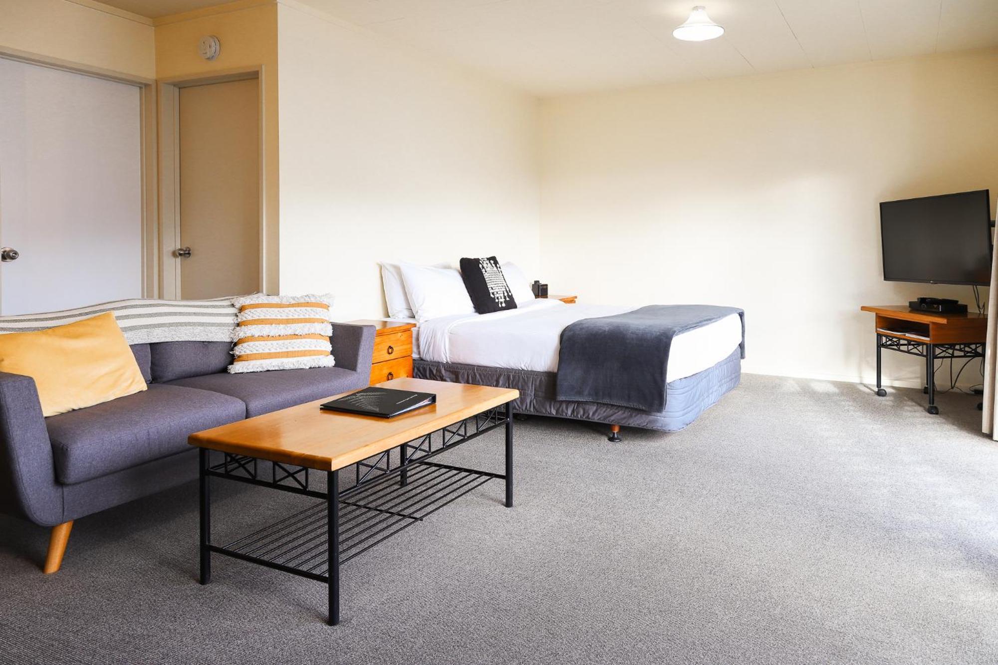 Ride Base Wanaka Apartments Esterno foto
