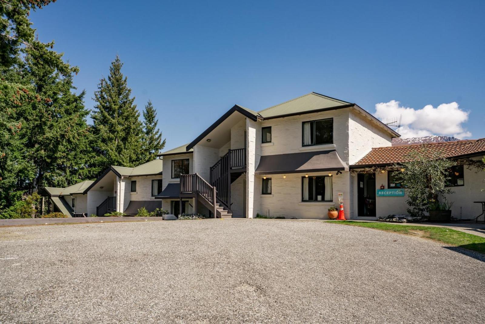 Ride Base Wanaka Apartments Esterno foto