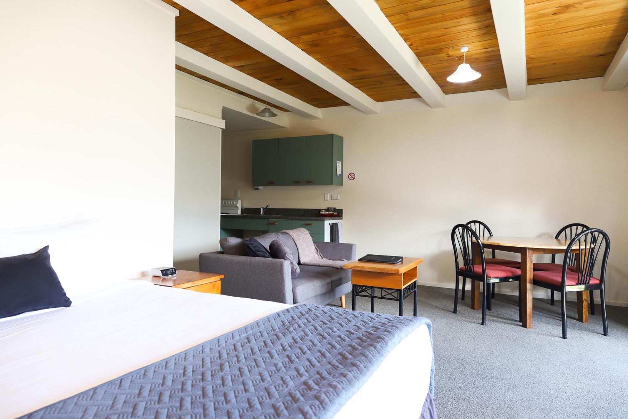 Ride Base Wanaka Apartments Esterno foto