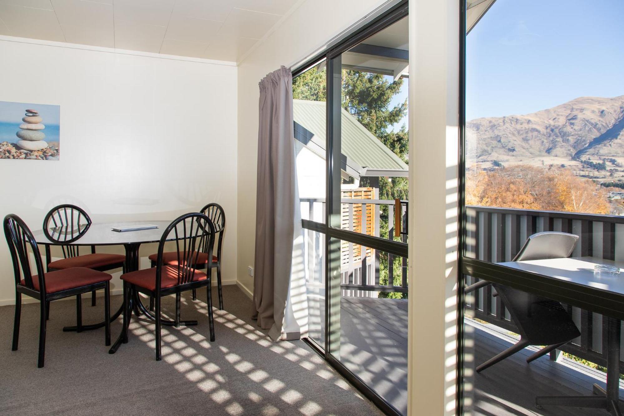 Ride Base Wanaka Apartments Esterno foto